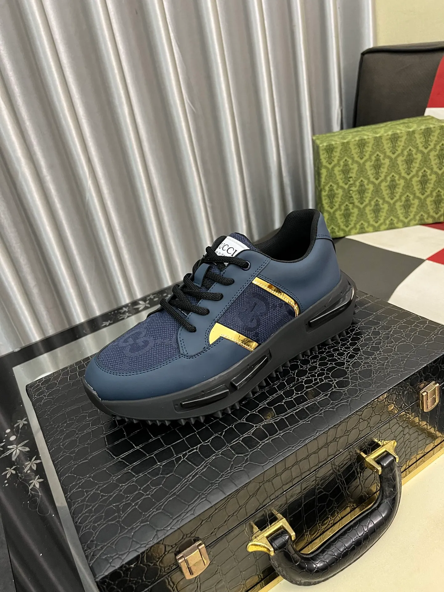Men's Men's Shoes 💰458⌚️⌚️【GUCCI】Gucci men's latest white shoe series casual shoes! The official website is built 1:1. Upper: Made of imported cowhide, with electric embroidery ➕Inner lining: Made of high-quality first-layer pigskin, soft and comfortable. Picky material selection and exquisite workmanship give you the best enjoyment. Size: 38-44 yards, 4️⃣ colors available.